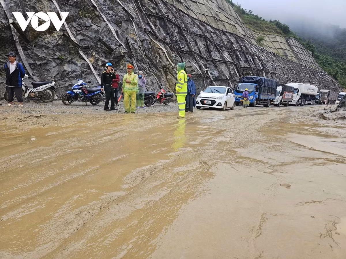 Mặt đường sình lầy