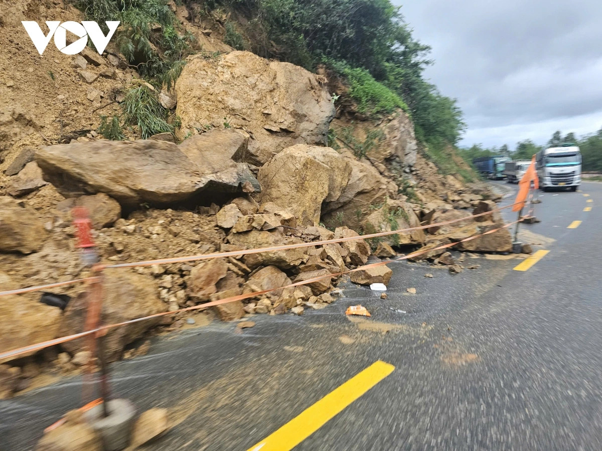 Xuất hiện một số điểm sạt lở taluy dương đèo An Khê