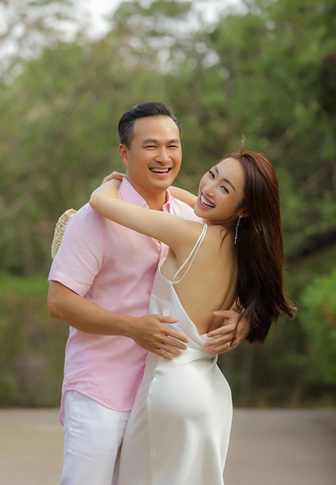  Chi Bảo cùng bà xã Lý Thùy Chang đăng khoảnh khắc hạnh phúc trong chuyến du lịch gần đây. Cả hai đã đăng ký kết hôn và dự kiến tổ chức tiệc cưới vào dịp gần nhất.