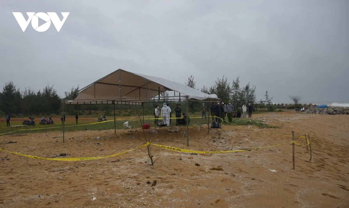 Vụ giết vợ, chặt xác phi tang: Đang tìm kiếm hai phần thi thể còn lại - Hình 4 Vu giet vo, chat xac phi tang: Dang tim kiem hai phan thi the con lai-Hinh-4