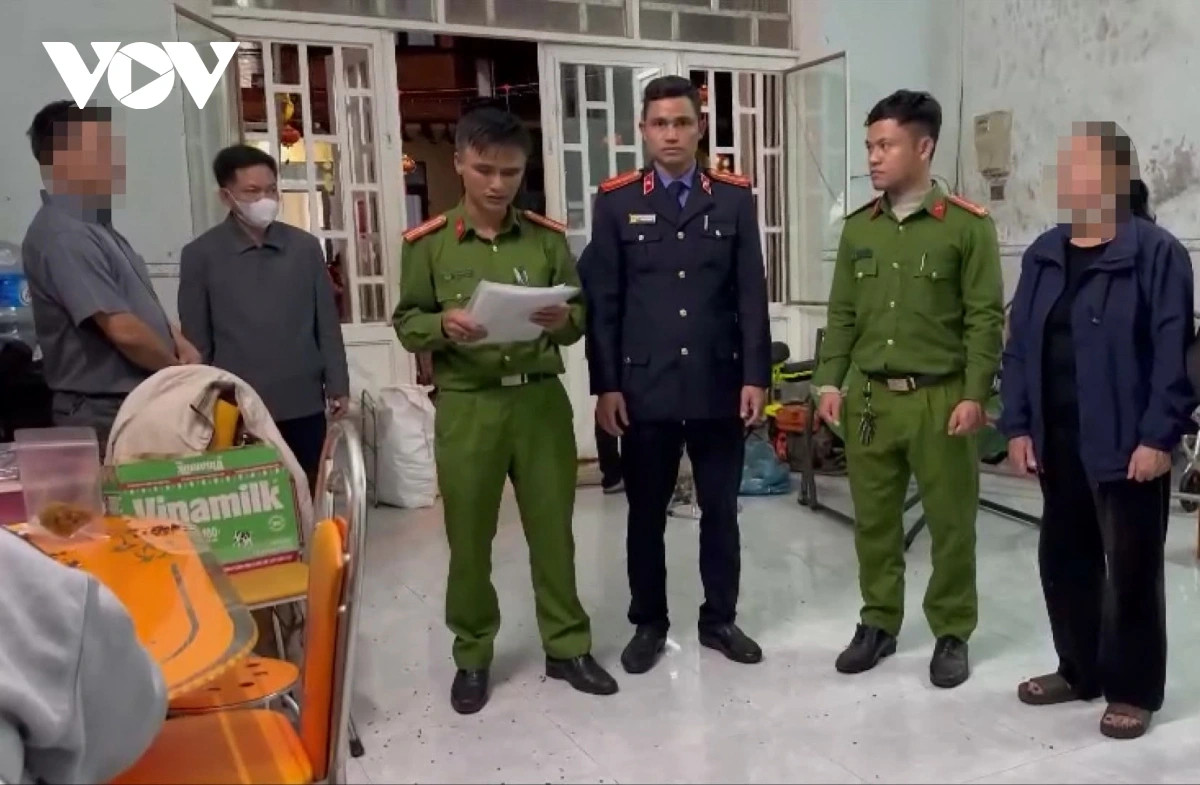 Vụ giết vợ, chặt xác phi tang: Đang tìm kiếm hai phần thi thể còn lại Vu giet vo, chat xac phi tang: Dang tim kiem hai phan thi the con lai