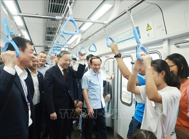 Tổng Bí thư Tô Lâm trải nghiệm Metro số 1 Bến Thành - Suối Tiên - Hình 2 Tong Bi thu To Lam trai nghiem Metro so 1 Ben Thanh - Suoi Tien-Hinh-2