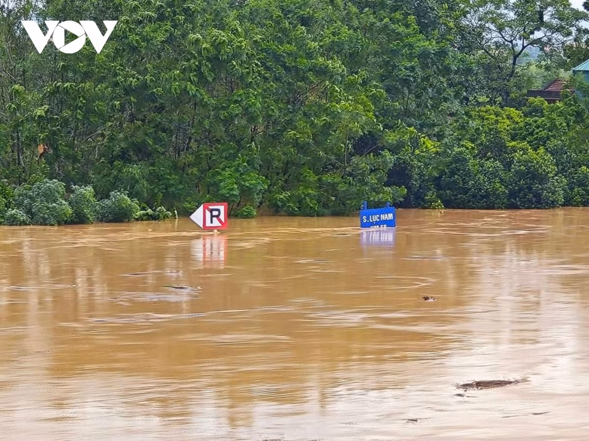 Nhận định trong những giờ tới, lũ trên các sông tiếp tục diễn biến phức tạp.