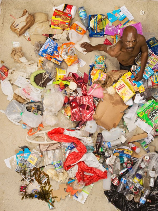 Vậy chất thải của chúng ta đi về đâu? Nhìn chung, có hai nơi mà rác thải của chúng ta sẽ đi đến: bãi chôn lấp hoặc tái chế. Rõ ràng tái chế là phương pháp được khuyến khích.