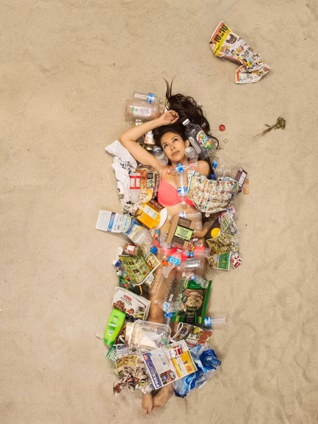 Vào năm 2014, nhiếp ảnh gia người California (Mỹ) Gregg Segal đã công bố bộ ảnh gây tiếng vang lớn bậc nhất trong sự nghiệp của anh.