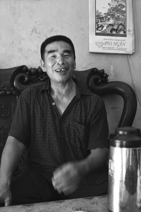 Ông Sang - người trông coi phần mộ, quản trang thôn Lai Xá.