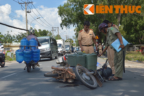 Khi tổ công tác ra tín hiệu dừng xe để kiểm tra, Tuấn liền quay đầu xe bỏ chạy.