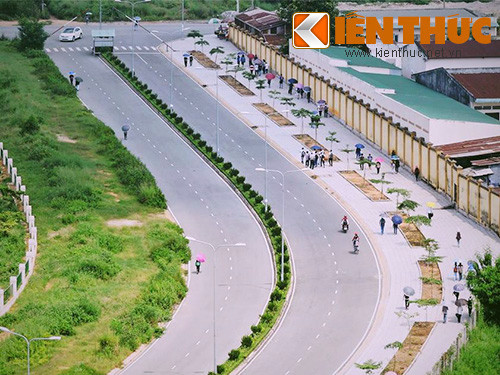 Làng Đại học Quốc gia TP HCM là một trong những khu vực tập trung nhiều trường đại học danh tiếng nhất của cả nước, nhưng cũng là điểm nóng về tai nạn giao thông. Làng Đại học Quốc gia TP HCM là một trong những khu vực tập trung nhiều trường đại học danh tiếng nhất của cả nước, nhưng cũng là điểm nóng về tai nạn giao thông.