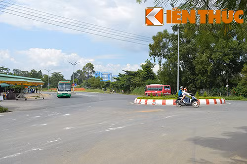 Nhiều vụ tai nạn đã xảy ra tại khu vực vòng xoay gần ký túc xá khu A Đại học Quốc gia TP HCM.