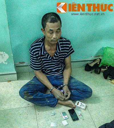 Đối tượng Bùi Quang Tùng (Tùng "già") tại cơ quan công an. Đối tượng Bùi Quang Tùng (Tùng "già") tại cơ quan công an.