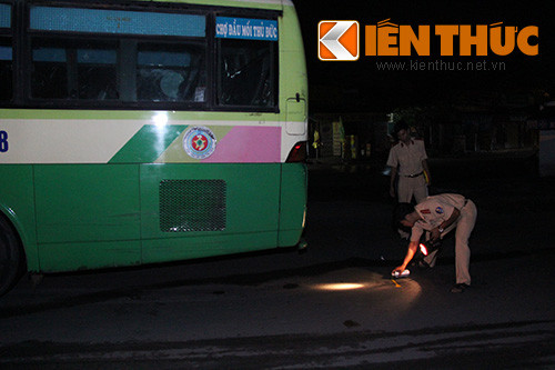 Mặc dù vụ tai nạn xảy ra lúc 20h30, tuy nhiên đến 22h30 CSGT mới có mặt để giải quyết vụ tai nạn. Mặc dù vụ tai nạn xảy ra lúc 20h30, tuy nhiên đến 22h30 CSGT mới có mặt để giải quyết vụ tai nạn.