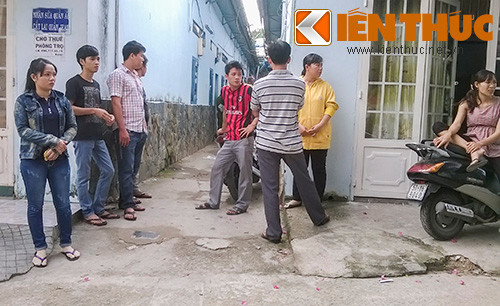 Nhiều người trong dãy nhà trọ bàng hoàng trước cái chết của anh Cường.