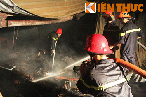 Đến 3h sáng cùng ngày, đám cháy được dập tắt hoàn toàn. Đến 3h sáng cùng ngày, đám cháy được dập tắt hoàn toàn.