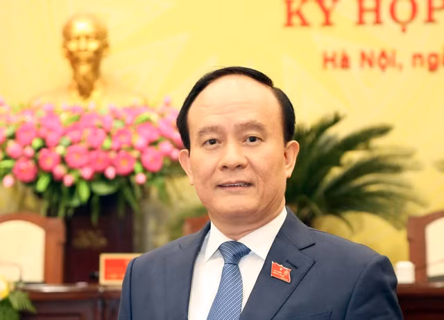 Tháng 10/1994 - 1/2004, ông là Chủ nhiệm công trình, Đội trưởng thi công, Bí thư Đoàn Thanh niên, Giám đốc Xí nghiệp Xây dựng số 2 - Công ty Xây dựng thanh niên Hà Nội.