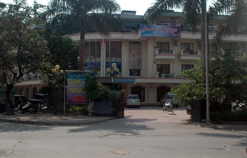 Khu vực người dân tập trung đòi quyền lợi và nơi PV Kháng tác nghiệp...