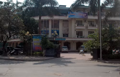 Khu vực người dân tập trung đòi quyền lợi và nơi PV Kháng tác nghiệp...