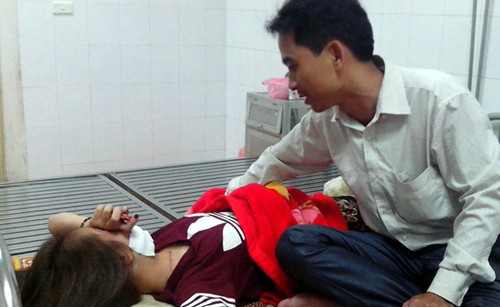 Cháu Dung đang điều trị tại bệnh viện.