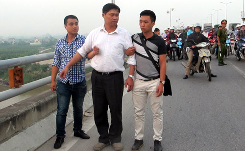 BS - Giám đốc thẩm mỹ Cát Tường (đứng giữa) - người ném xác nạn nhân phi tang.