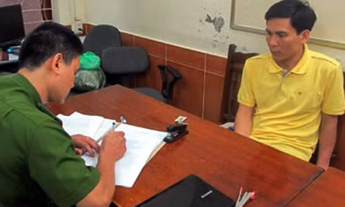 Đối tượng Sơn tại cơ quan điều tra.