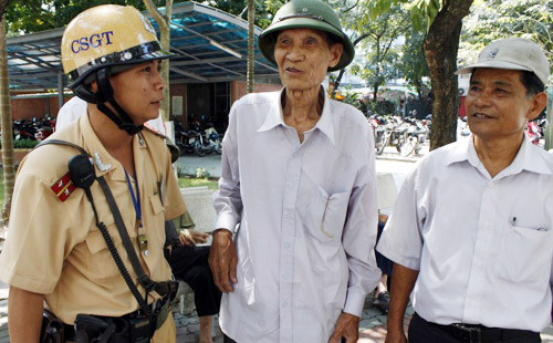 Chưa khoẻ hẳn nhưng ông Long vẫn quyết vào viếng Đại tướng