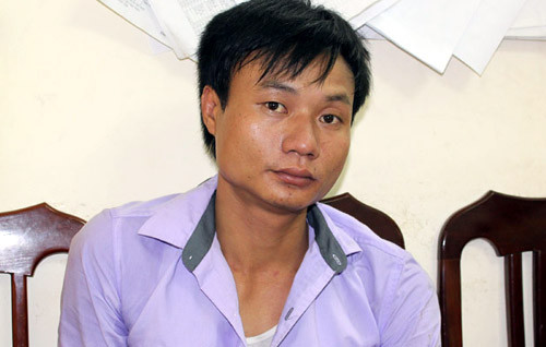 Đối tượng cướp điện thoại iPhone của cô gái.