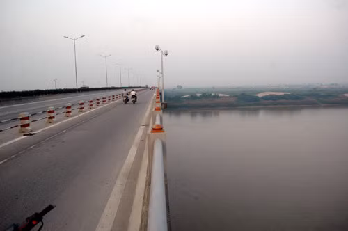 Khu vực cầu Thanh Trì , nơi nạn nhân Huyền bị BS Tường ném xác phi tang.