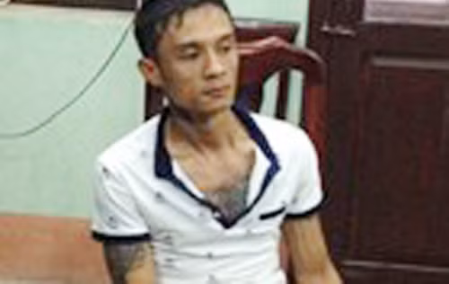 Tuấn tại cơ quan công an.