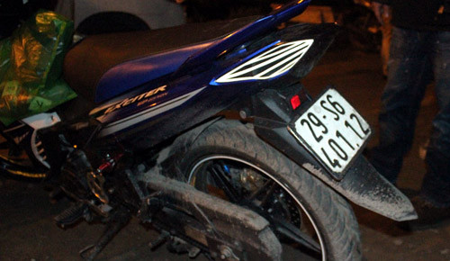 Chiếc xe của 3 tên cướp bị tổ công tác 141 kiểm tra hành chính.