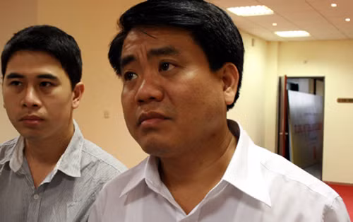 Thiếu tướng Nguyễn Đức Chung trả lời báo chí.