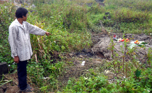 Ngôi mộ của người phụ nữ 55 tuổi.