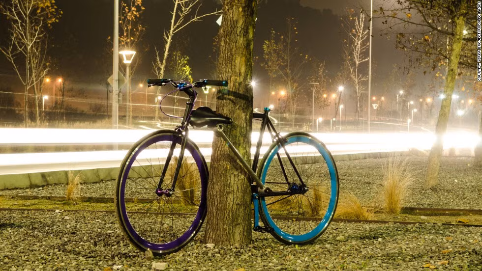 Cách duy nhất để đánh cắp chiếc xe này là phá khóa và lắp lại các bộ phận của xe mới có thể đi được.