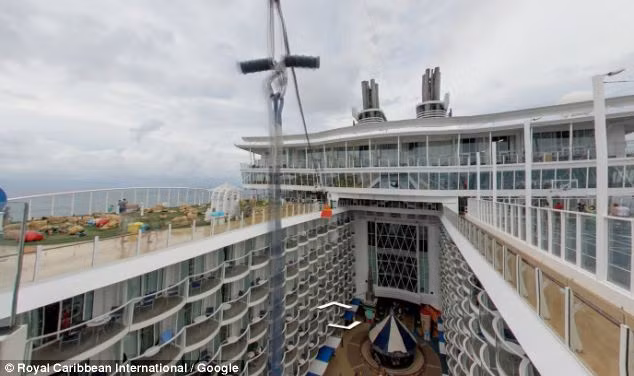 Khu nhà ở dành cho hành khách có độ cao 9 tầng cùng không gian vô cùng thoáng mát.