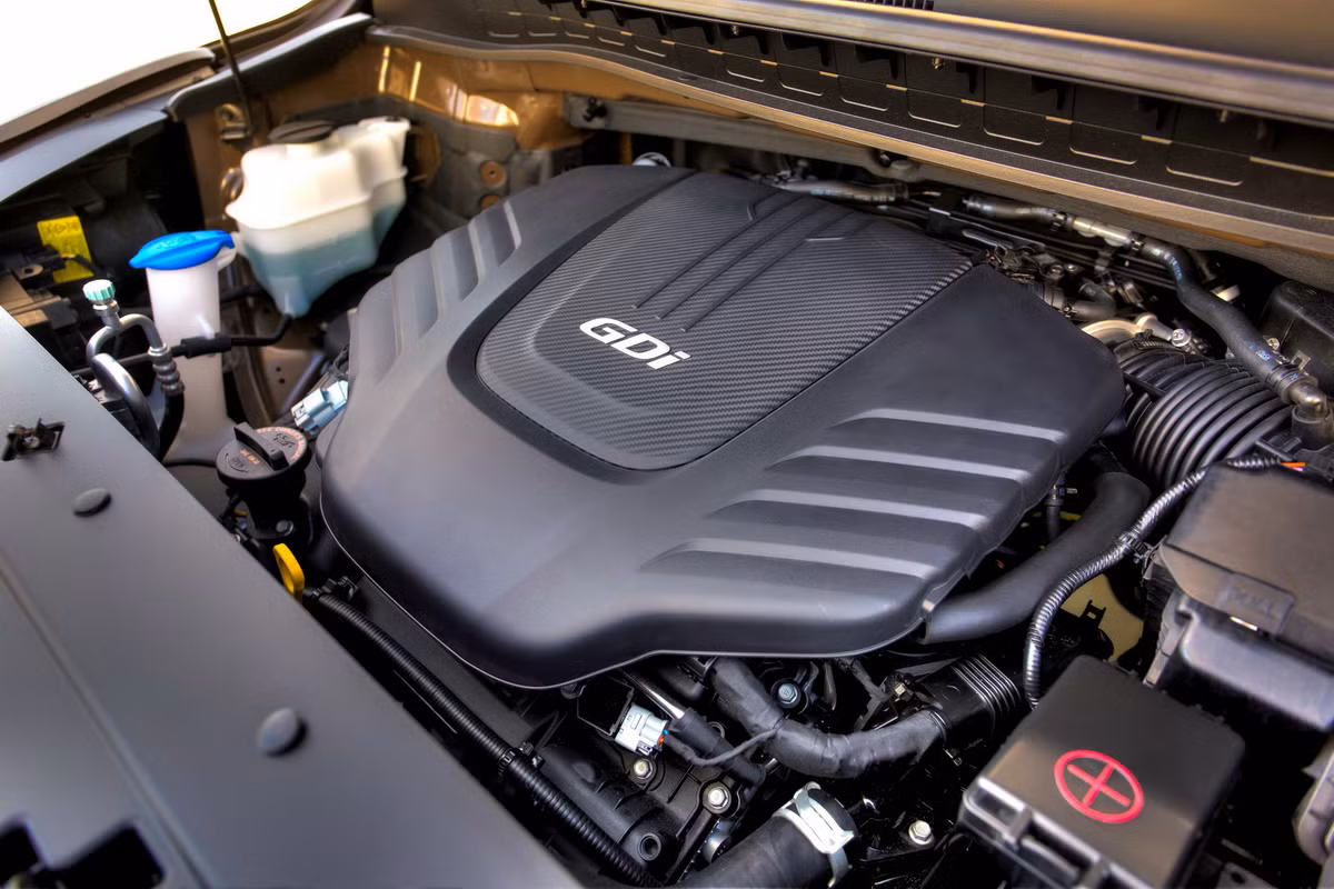 Tất cả các phiên bản của Kia Sedona 2015 được trang bị động cơ V6 3.3L với công suất tối đa 276 mã lực.