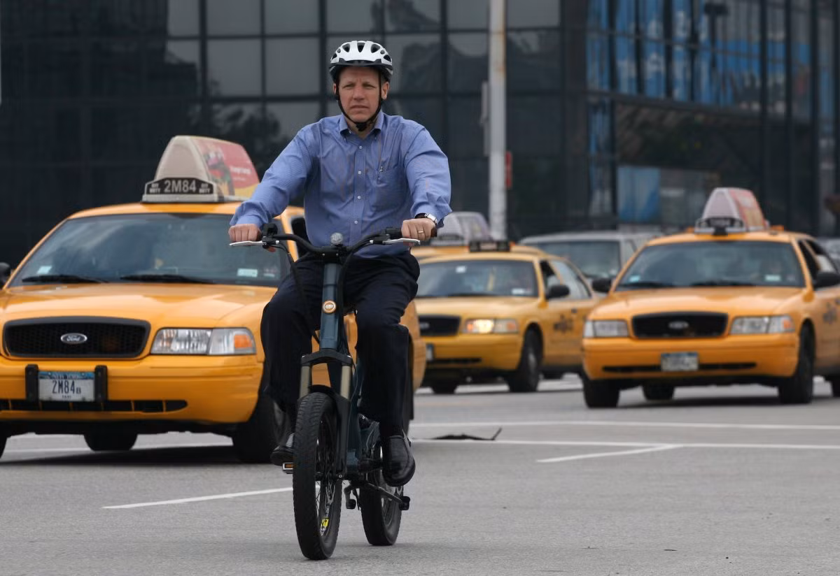 Mặc dù vậy, xe đạp truyền thống vẫn là phương tiện giúp mọi người tích cực hơn và giải tỏa căng thẳng.