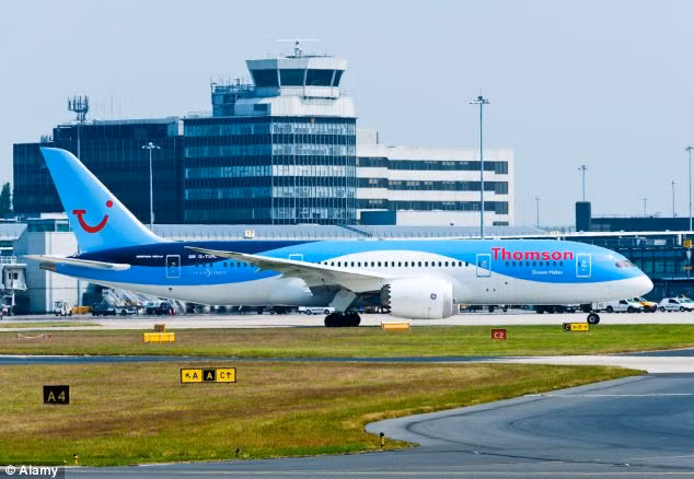 Máy bay Boeing 787 Dreamliner của hãng hàng không Thomson Airways.