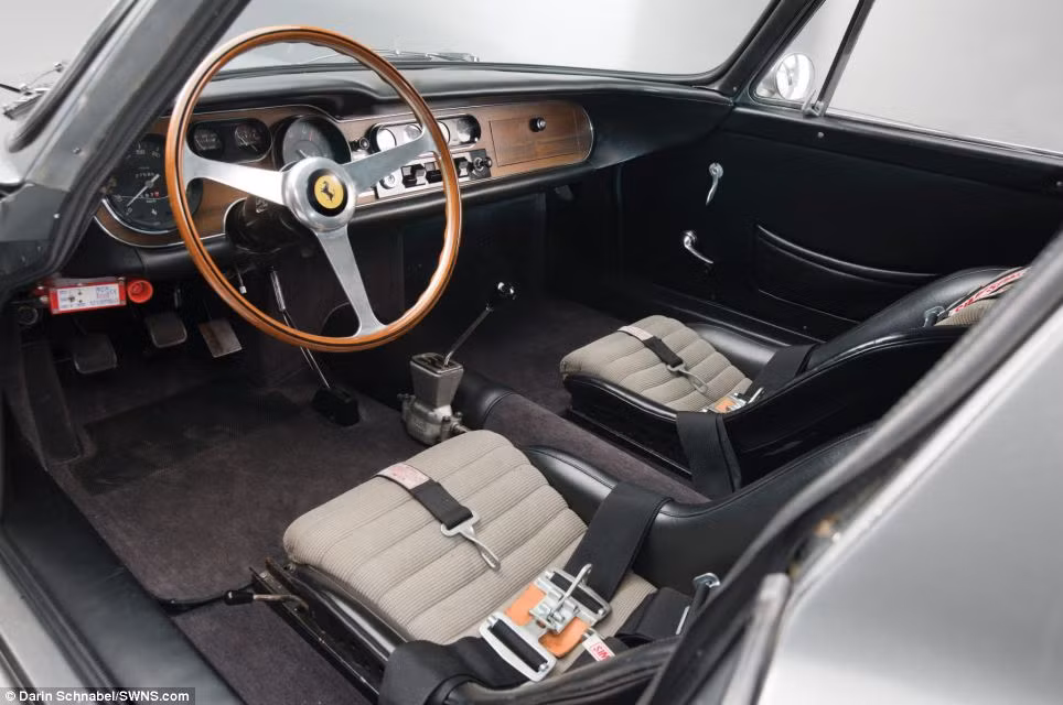 Ferrari 275 GTB/C Speciale màu xám là 1 trong 3 chiếc duy nhất loại này được sản xuất và được coi là một trong những biểu tượng của hãng xe Ferrari.