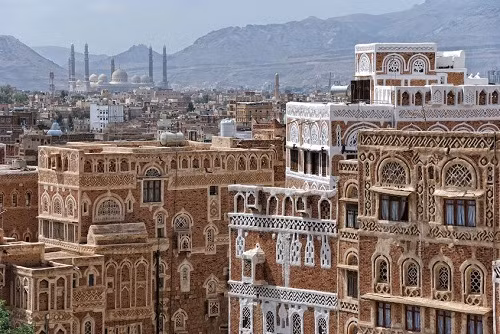  3. Sana’a, Yemen: Sự bất ổn vệ chính trị khiến Yemen gặp nhiều vấn đề về an ninh. Thủ đô Sana’a là một trong những thành phố nguy hiểm nhất thế giới, bất chấp những nỗ lực hỗ trợ của đồng minh Mỹ trong việc duy trì an ninh tại các địa điểm du lịch.