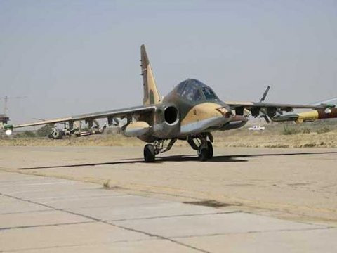 Máy bay chiến đấu Su-25 của Iran đáp xuống căn cứ không quân Imam Ali.