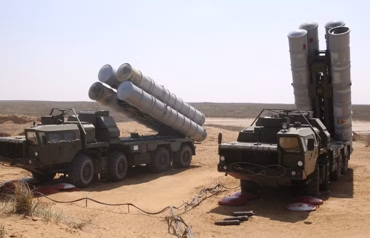 Hệ thống tên lửa phòng không S-300 của Nga.