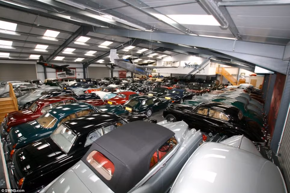 Bộ sưu tập ô tô của ông James Hull được hãng Jaguar Land Rover mua lại.