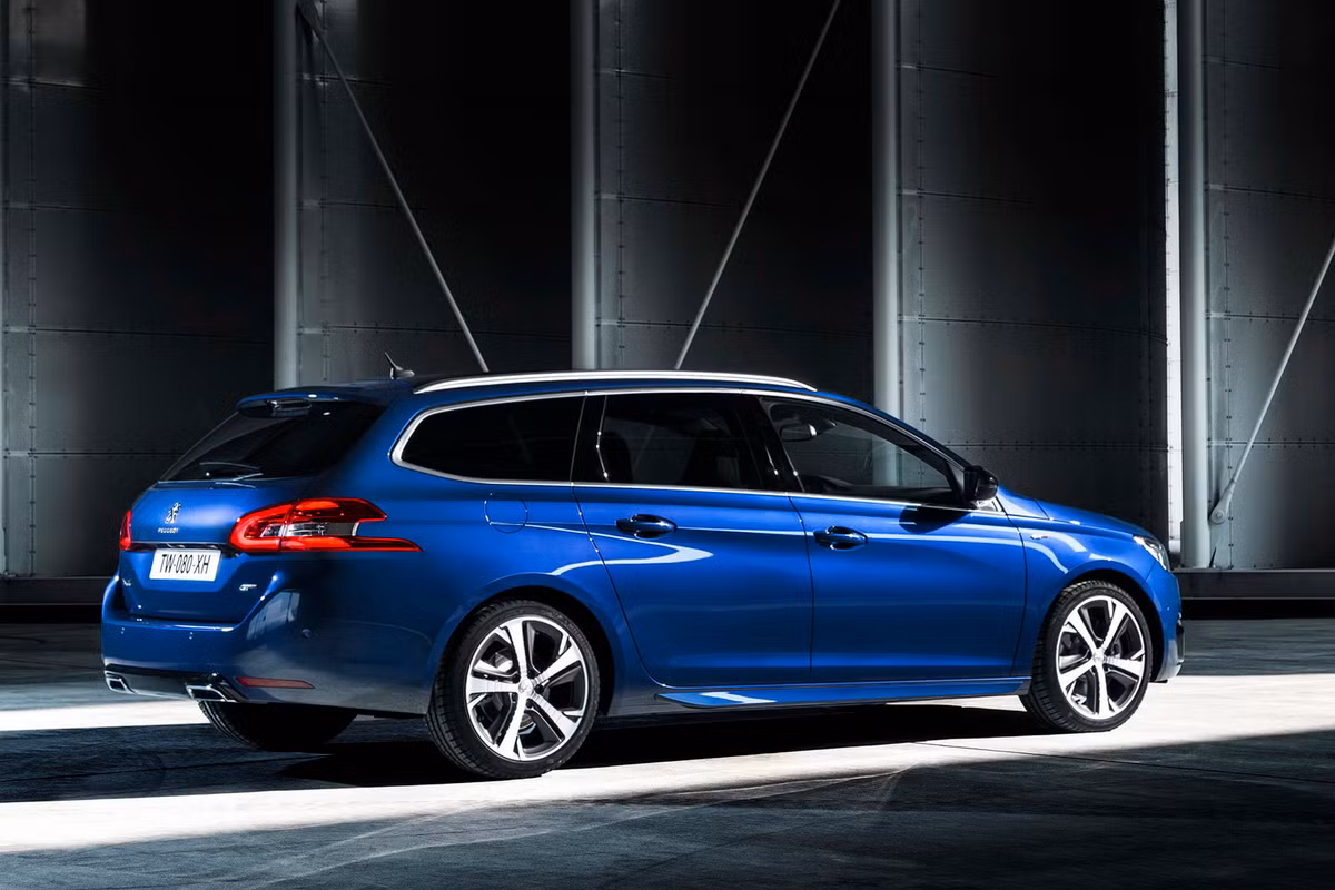 Bánh của Peugeot 308 GT cũng được thiết kế lớn hơn.