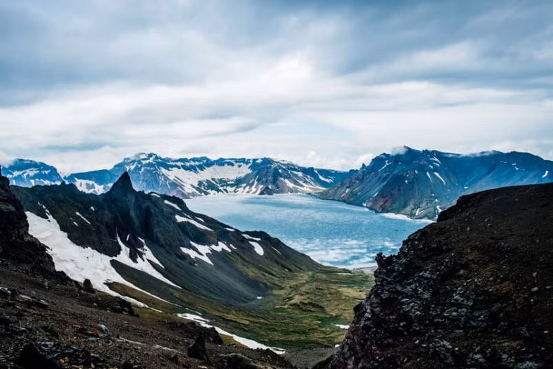 Cảnh đẹp như tranh vẽ của núi Pakteu.