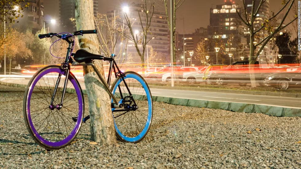 Trung bình 1 chiếc xe đạp bị đánh cắp mỗi giây trên thế giới. Nhóm Yerka gồm 3 sinh viên Chile đã nghĩ ra một giải pháp hiệu quả cho vấn đề này. Họ phát minh ra chiếc xe đạp Yerka với khóa được làm từ chính khung xe.