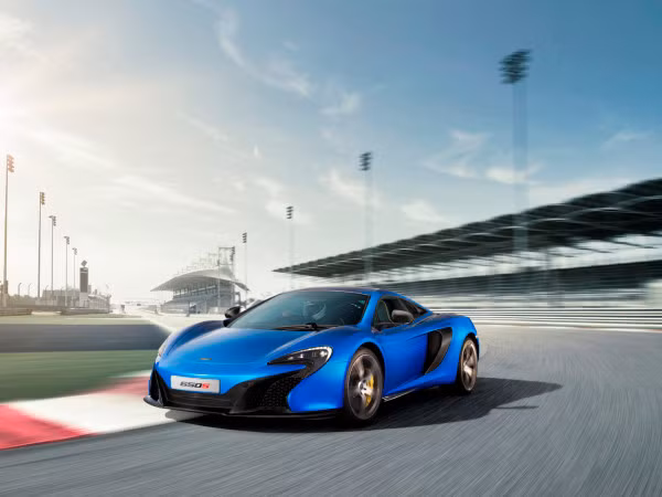McLaren 650S – 641 mã lực: Mẫu xe thứ hai của McLaren trong danh sách này được giới thiệu đầu năm nay tại triển lãm ô tô Geneva. Nó được trang bị động cơ V8 3,8 lít và có khả năng tăng tốc từ 0-100 km/h trong 3 giây.
