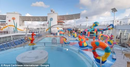 Allure of the Seas cũng có một bể bơi khá rộng.