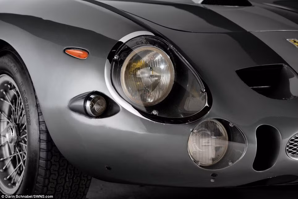 Chiếc Ferrari 275 GTB được làm từ vật liệu nhôm siêu nhẹ.