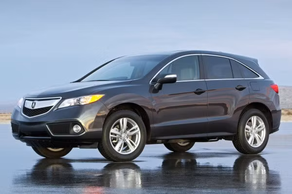 SUV Acura RDX 2014: Đây là bản thiết kế chỉnh sửa từ mẫu 2013 với động cơ mới, hộp số và hệ dẫn động bốn bánh AWD. Động cơ V6 3.5L cho công suất 273 mã lực, kết hợp hộp số tự động 6 cấp.