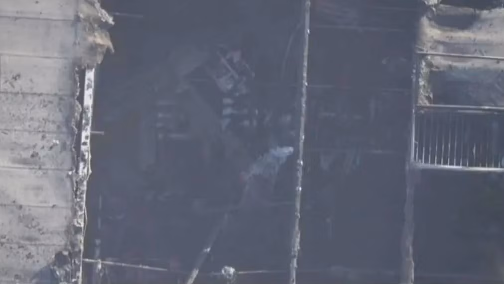 May bay dam vao noc toa nha thuong mai, 20 nguoi thuong vong