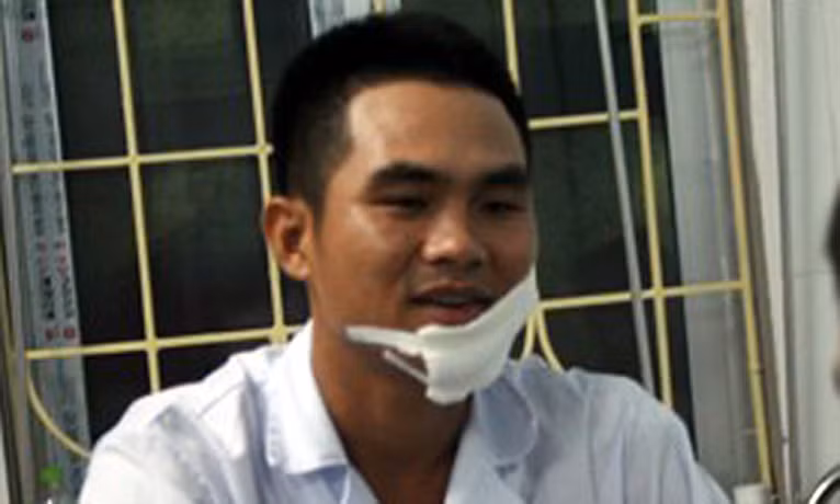 Thiếu úy Hiếu điều trị tại Bệnh viện 19-8 đang dần bình phục.