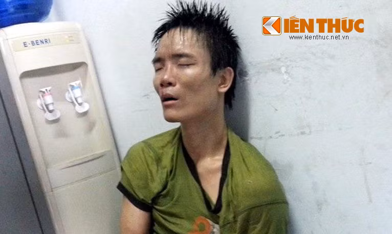 Nam thanh niên được cơ quan công an đưa về trụ sở làm việc.